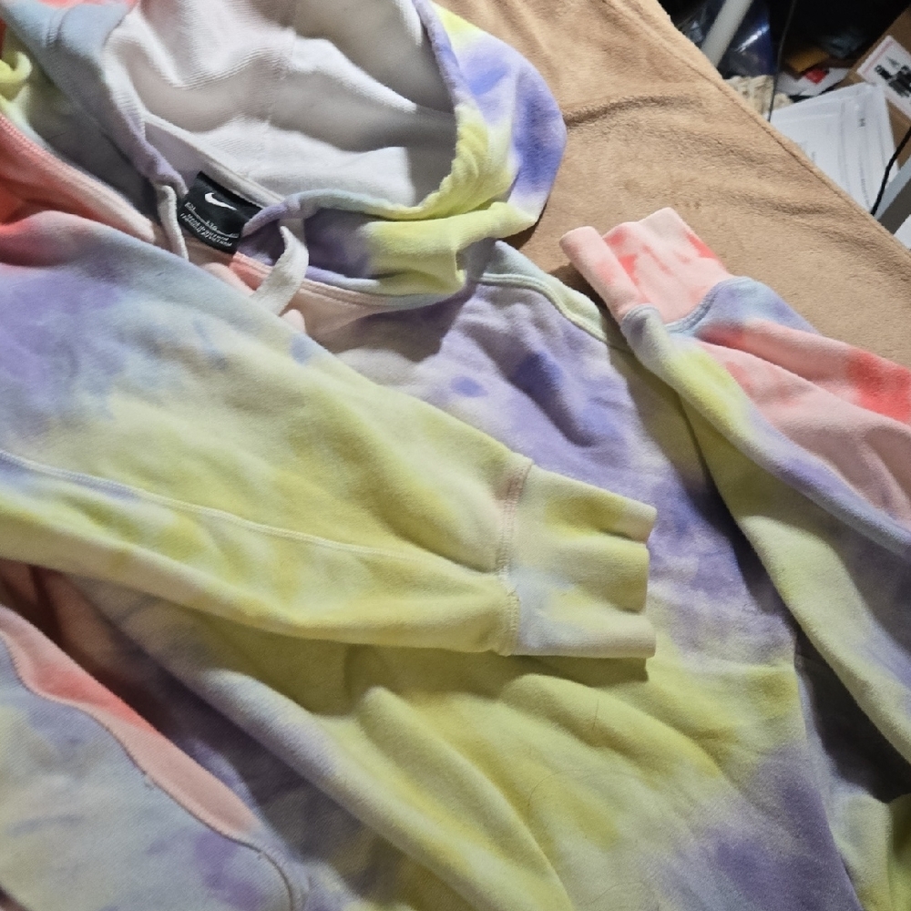 Nike Pastel Tie-Dye Hoodie and Joggers - Picture 7 of 8